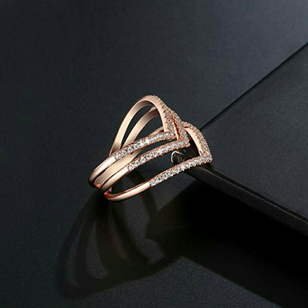 Womans ring - Picture 3 of 3